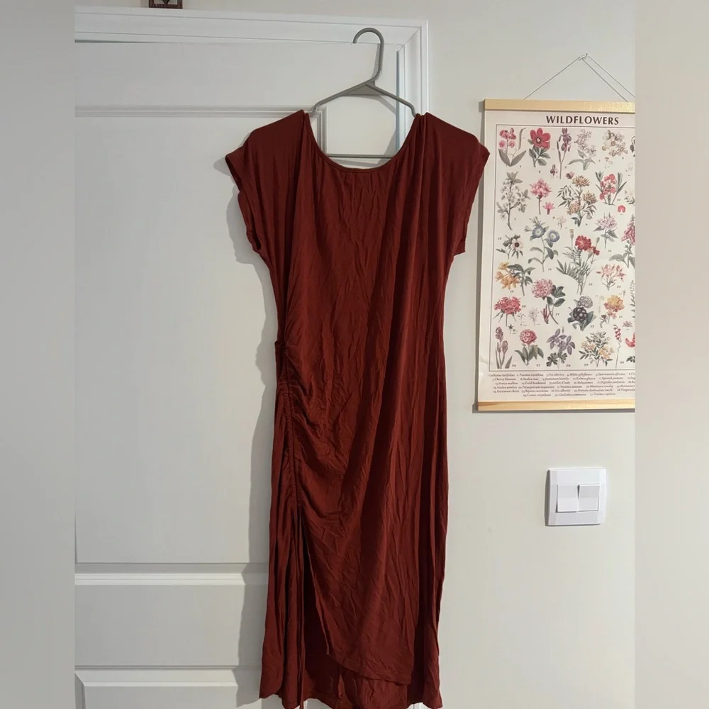 Chic Maroon Ruched Midi Dress - Picture 2 of 2